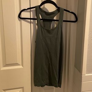 Lululemon tank!